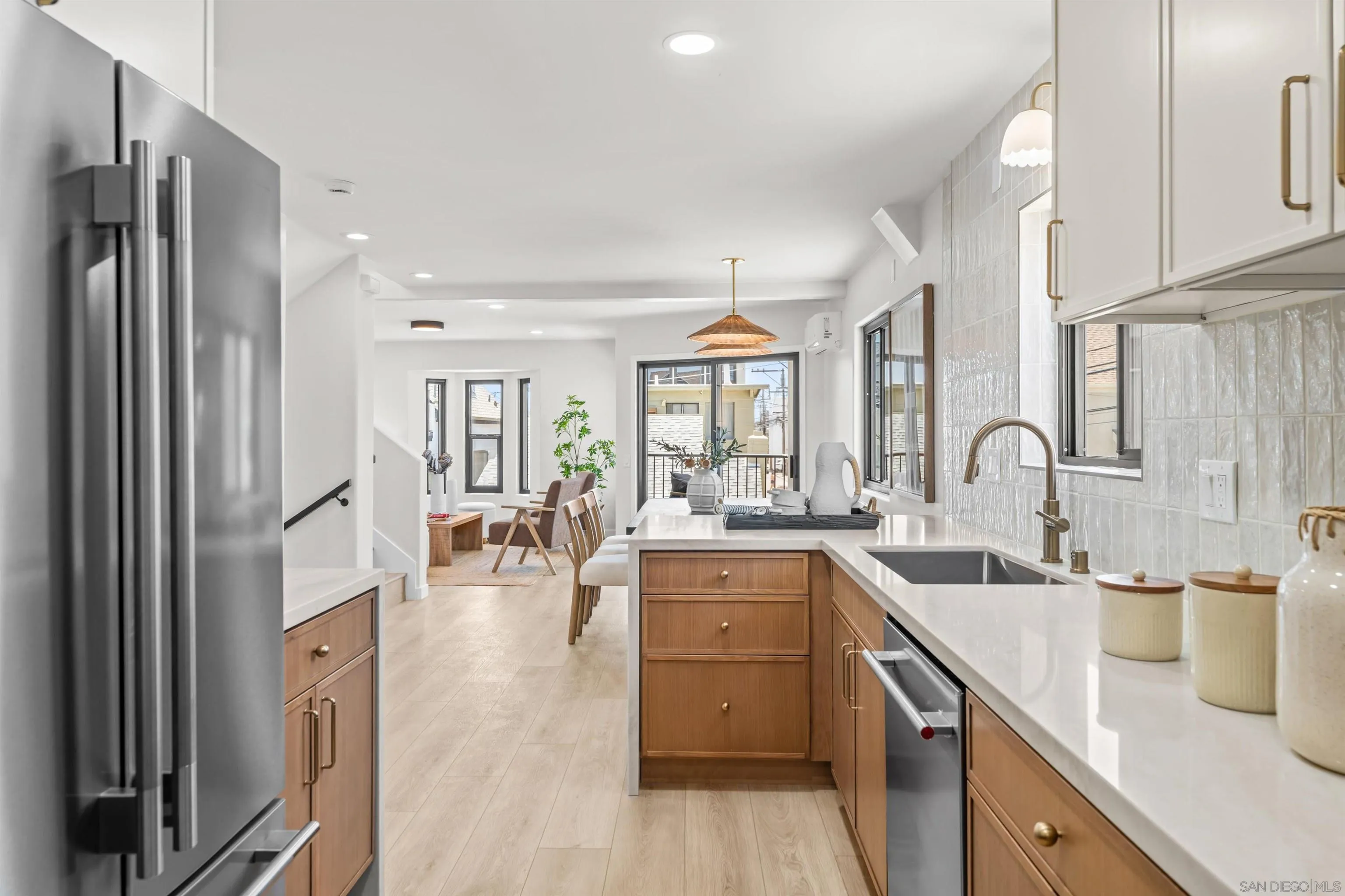 3721 Strandway