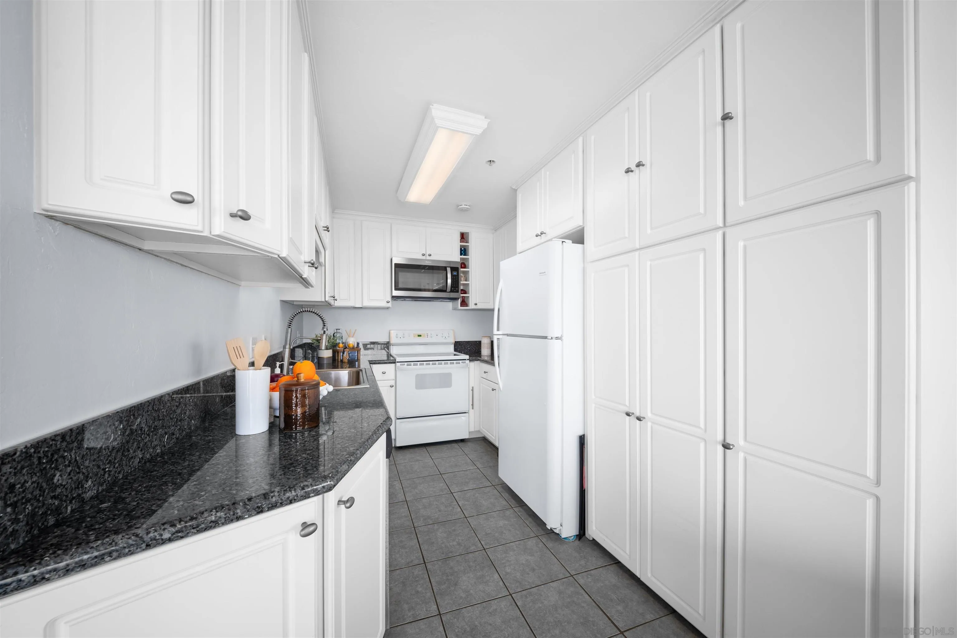 1235 Parker Pl Unit 2f