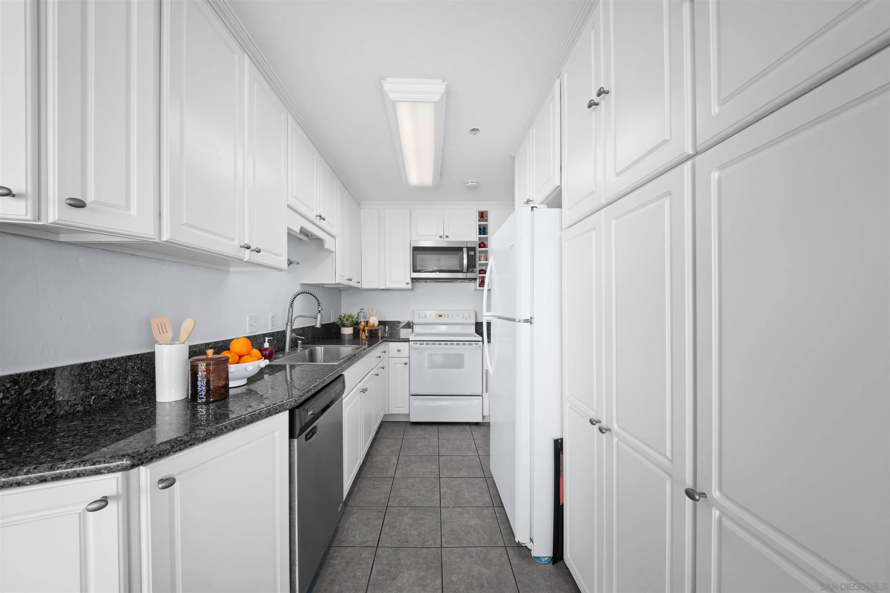 1235 Parker Pl Unit 2f