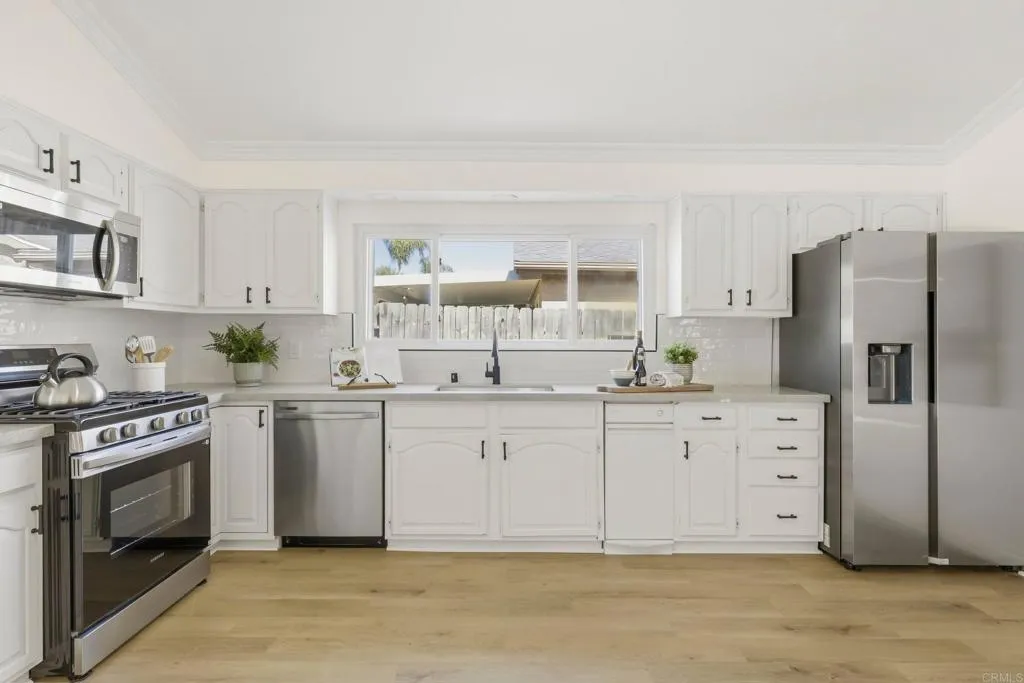 5848 Chateau Drive