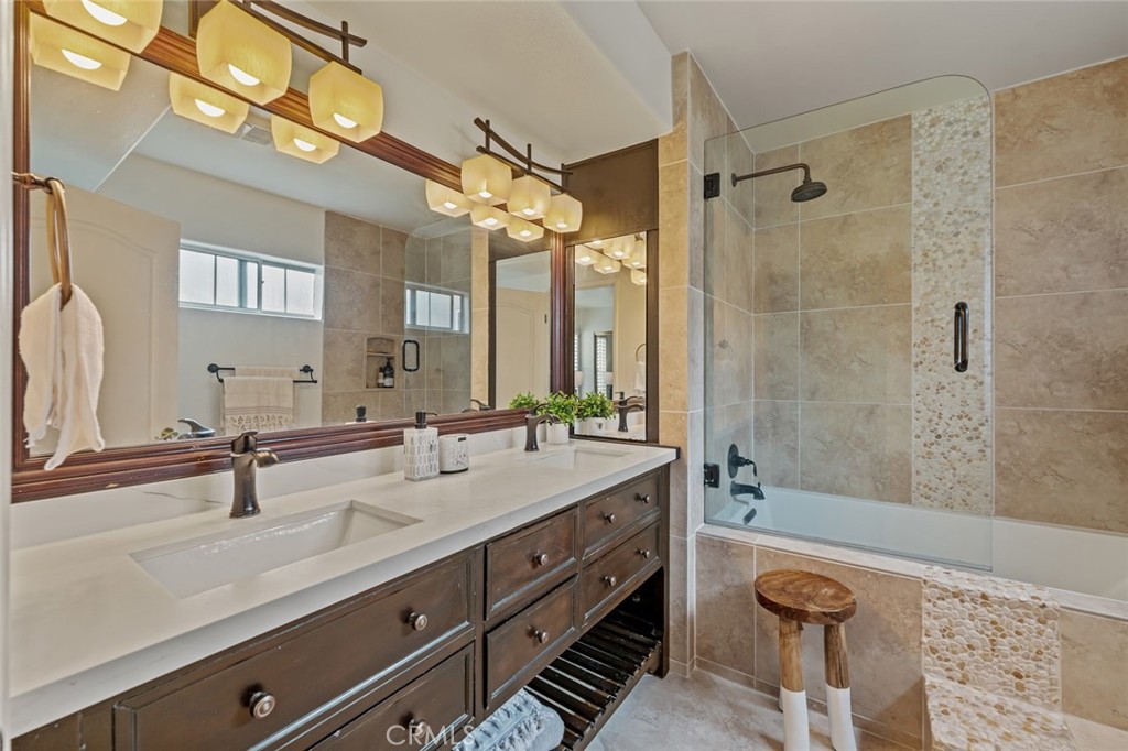 10657 1/2 Bloomfield Street