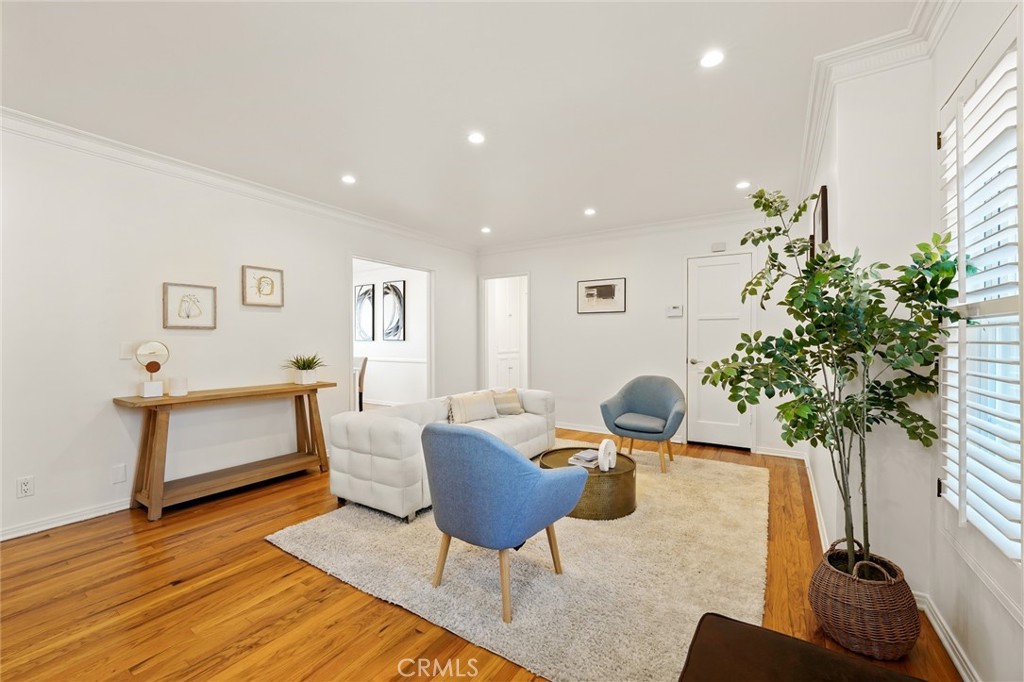 15036 1/2 Dickens Street