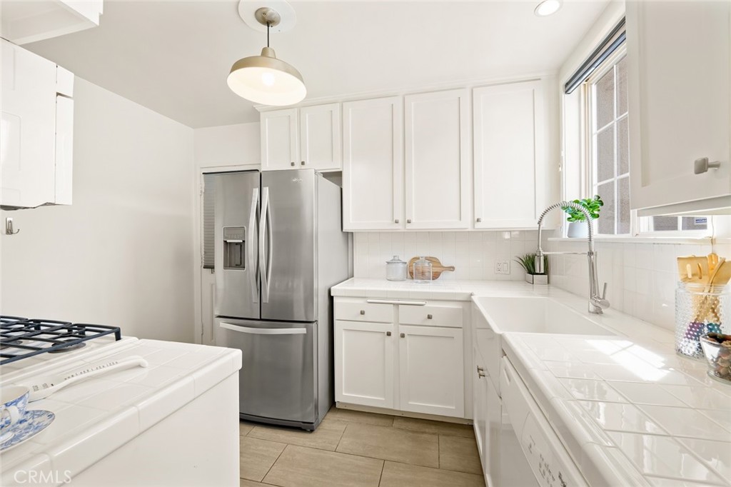 15036 1/2 Dickens Street