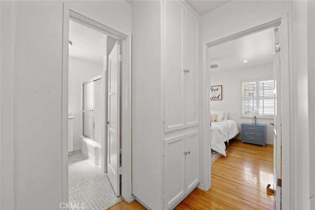 15036 1/2 Dickens Street