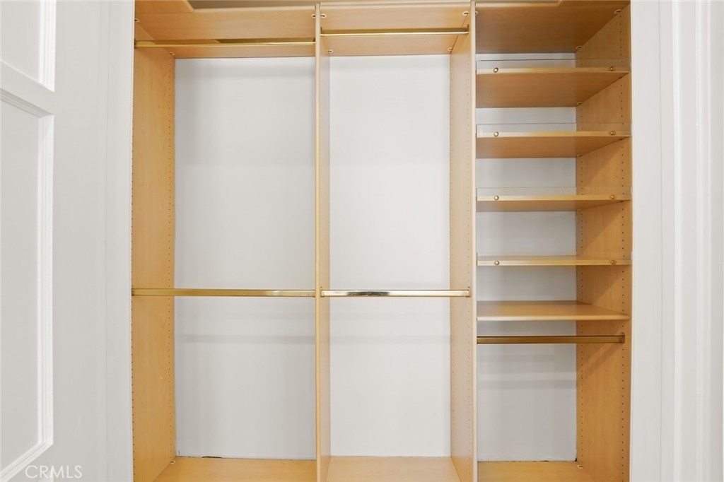 15036 1/2 Dickens Street