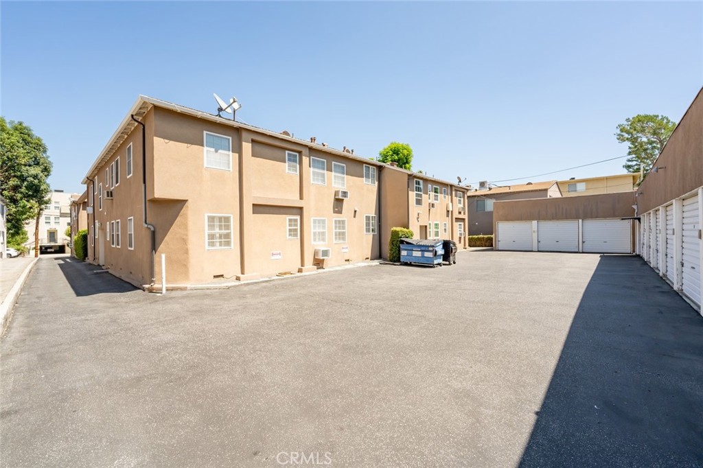 15036 1/2 Dickens Street