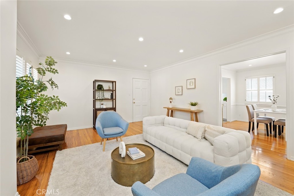 15036 1/2 Dickens Street