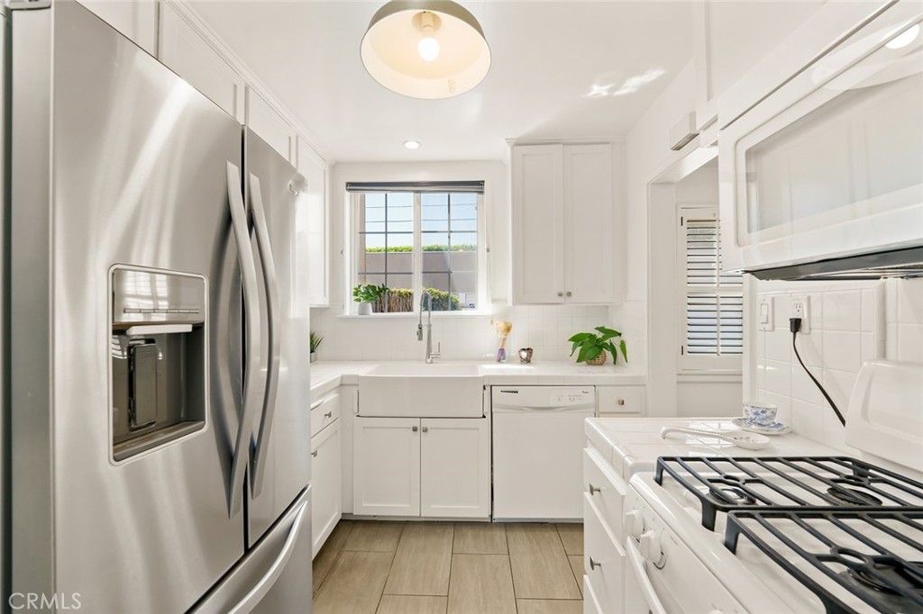 15036 1/2 Dickens Street