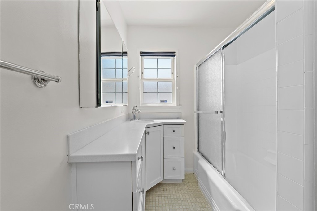 15036 1/2 Dickens Street