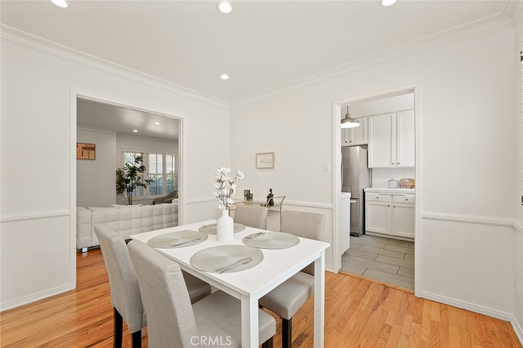 15036 1/2 Dickens Street