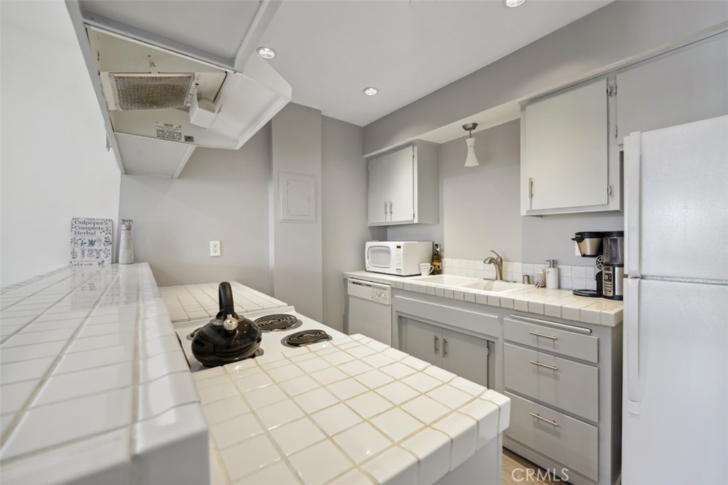 14335 Huston Street 212