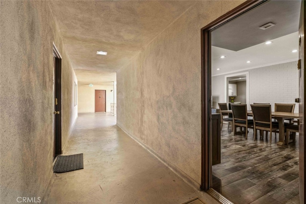 600 W Stocker Street 208