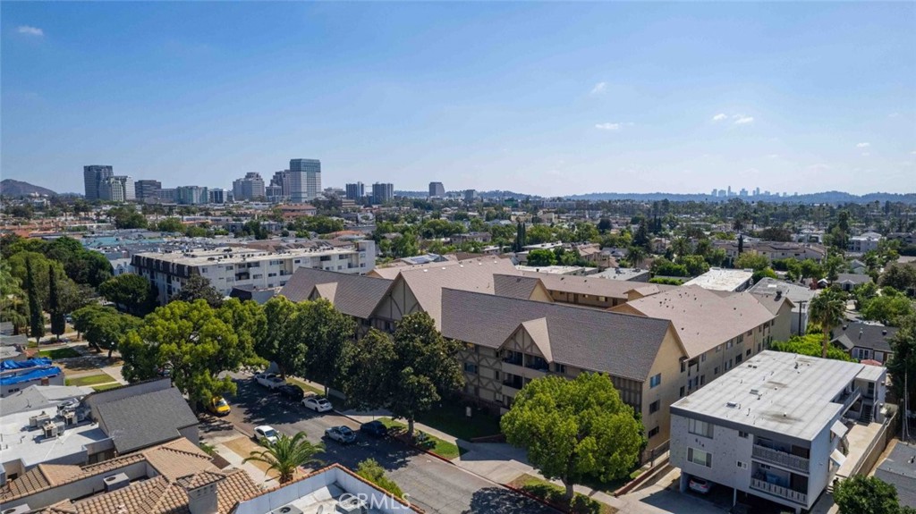 600 W Stocker Street 208