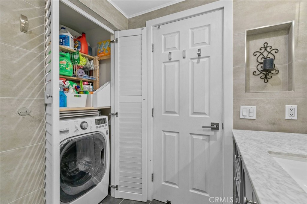 600 W Stocker Street 208