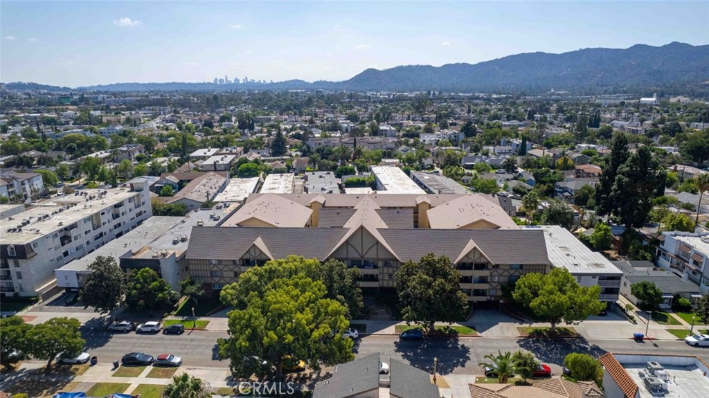 600 W Stocker Street 208