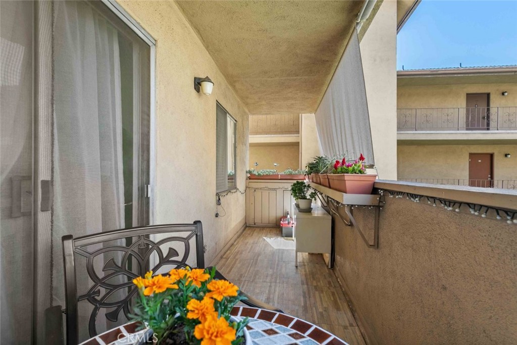 600 W Stocker Street 208