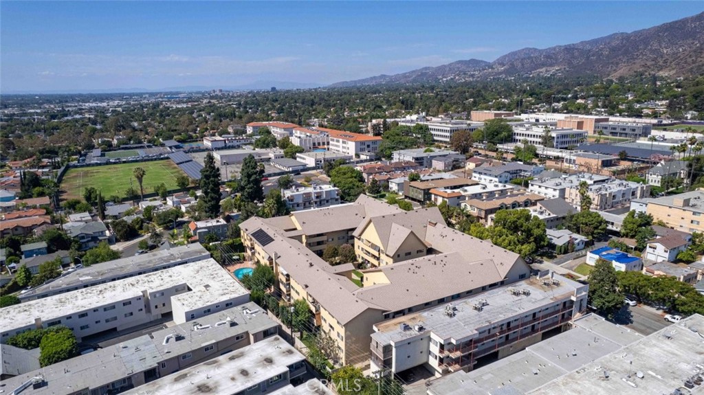 600 W Stocker Street 208