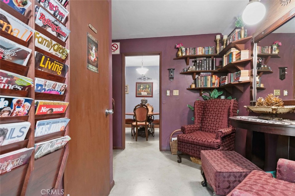 600 W Stocker Street 208