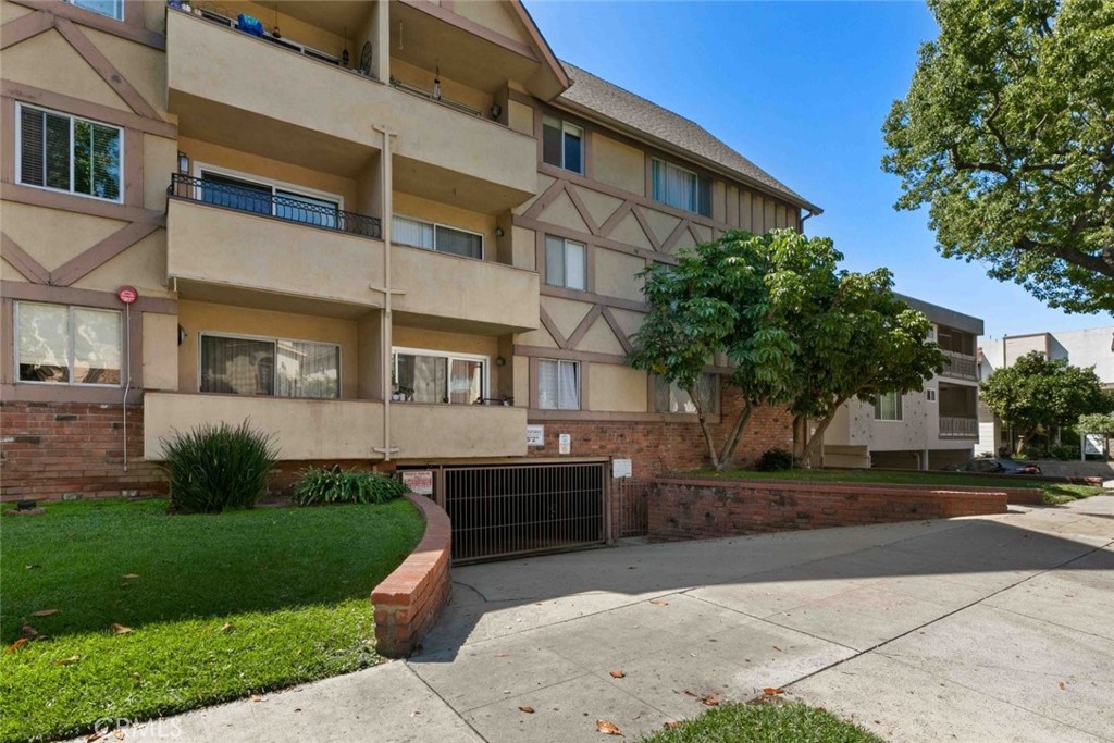 600 W Stocker Street 208