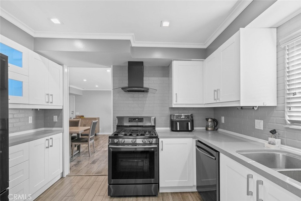 600 W Stocker Street 208