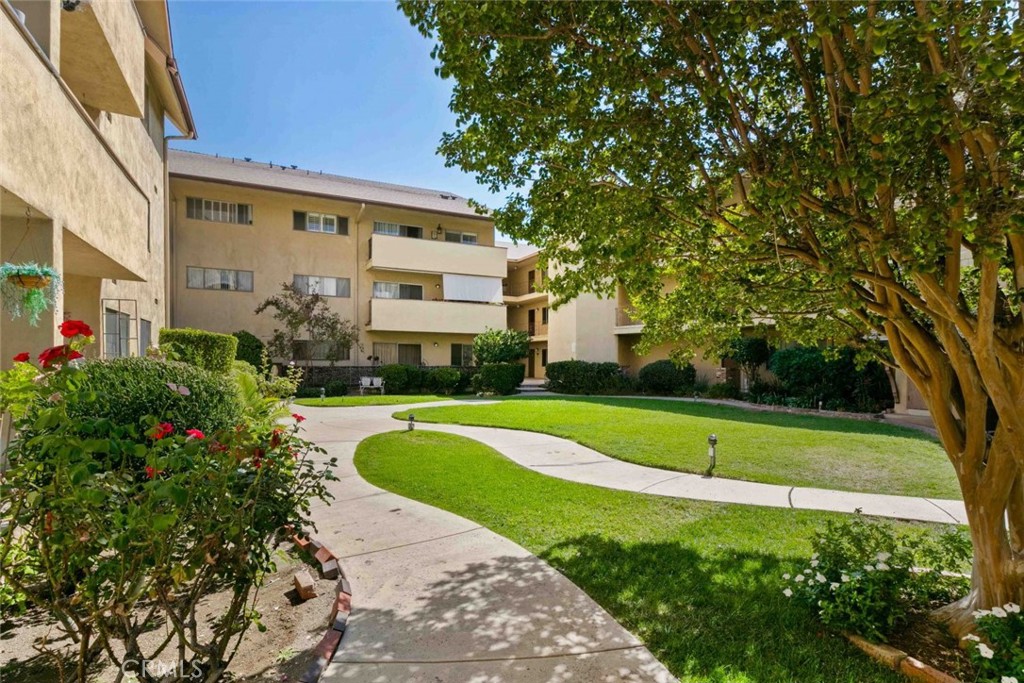 600 W Stocker Street 208