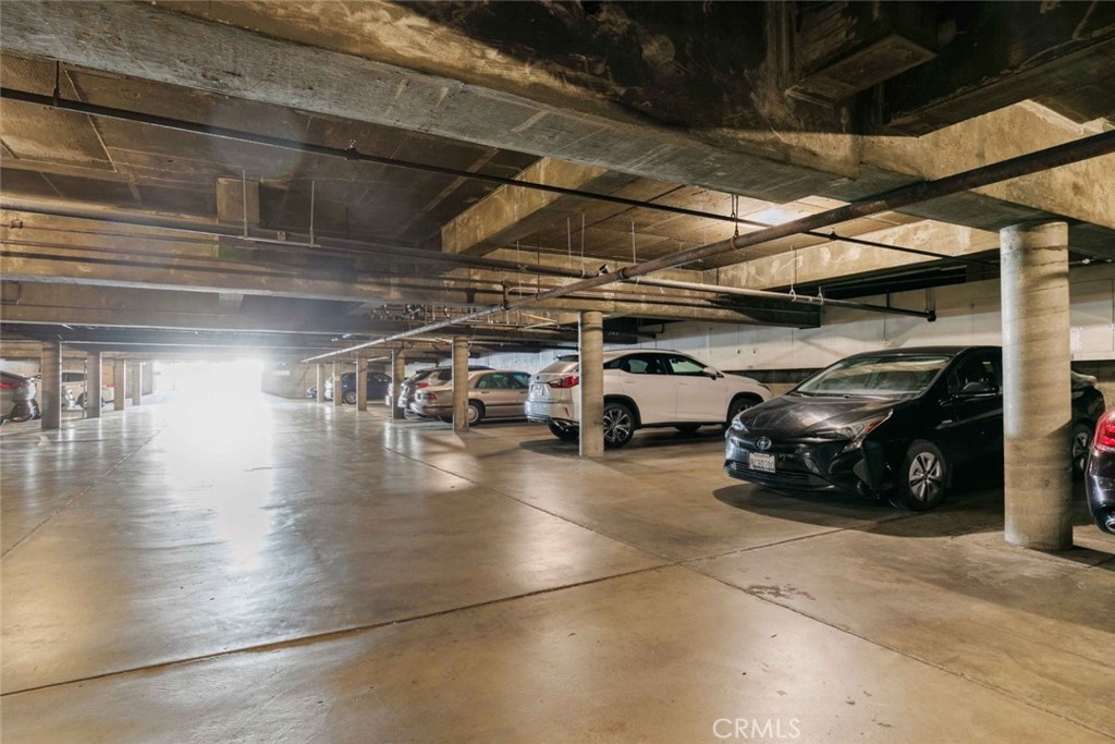 600 W Stocker Street 208