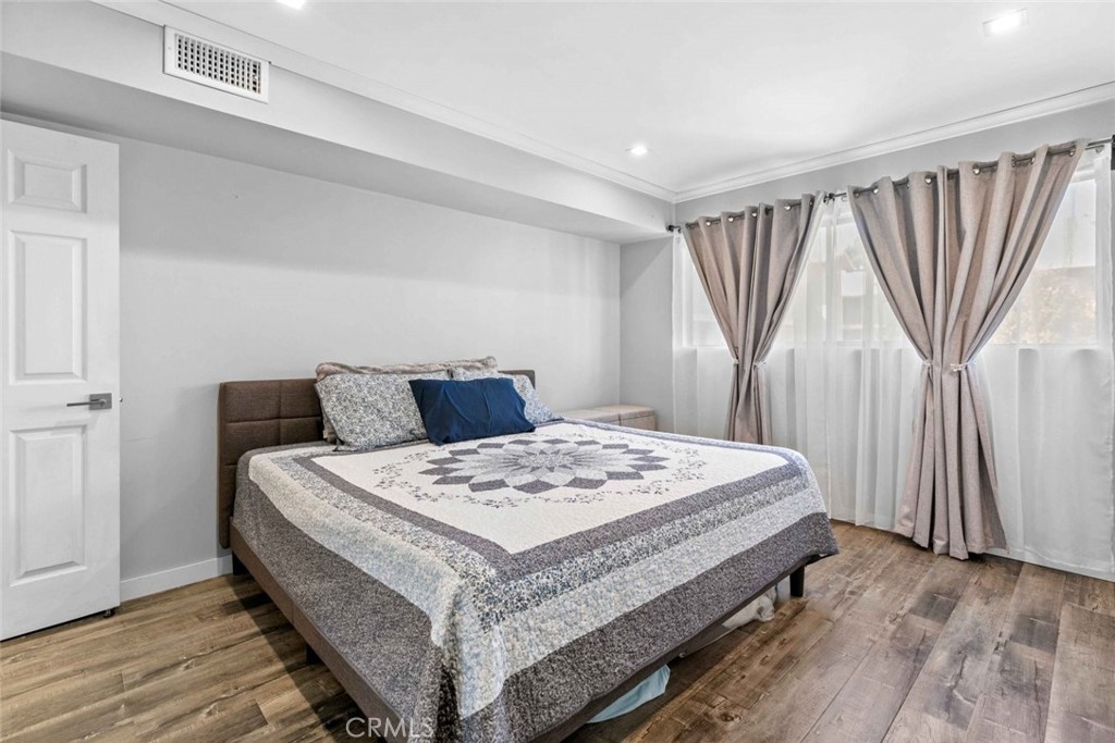 600 W Stocker Street 208