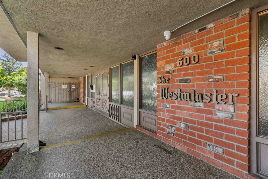 600 W Stocker Street 208