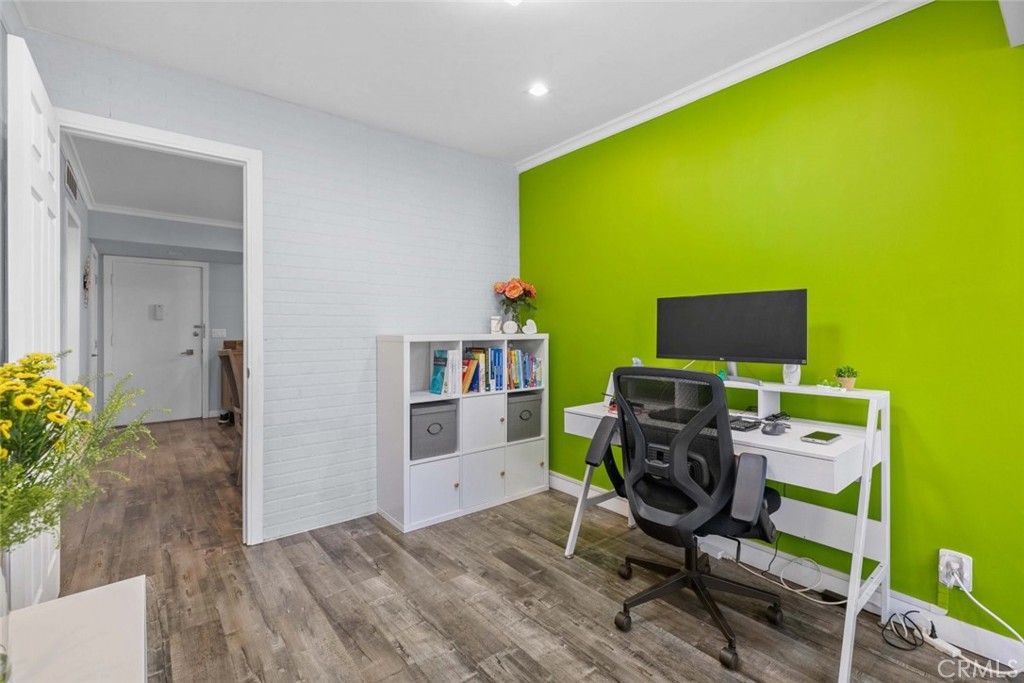 600 W Stocker Street 208