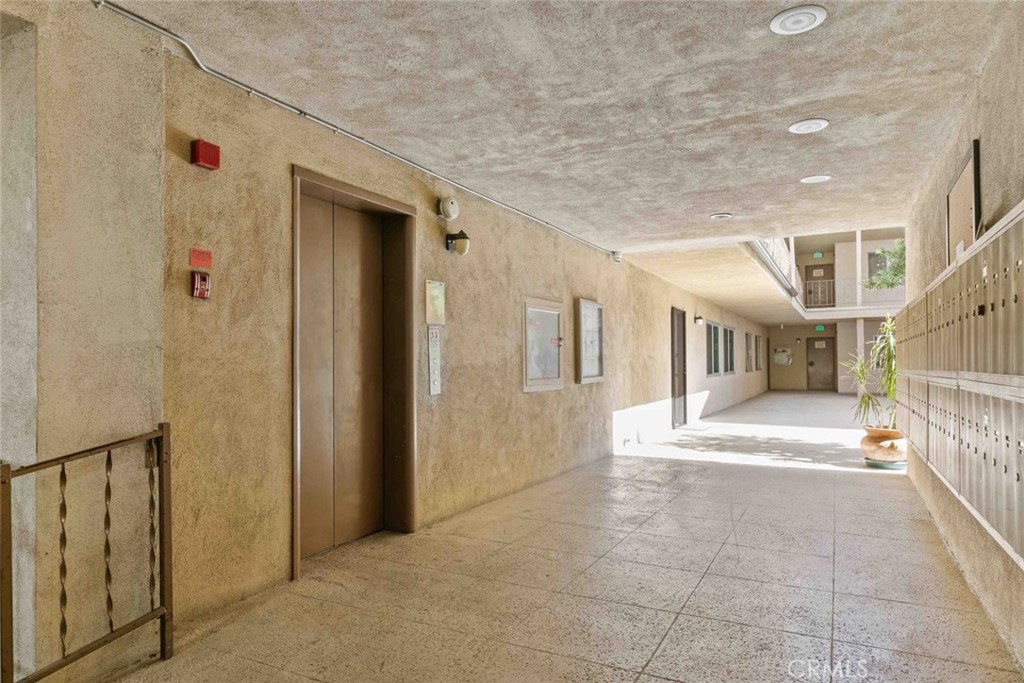 600 W Stocker Street 208