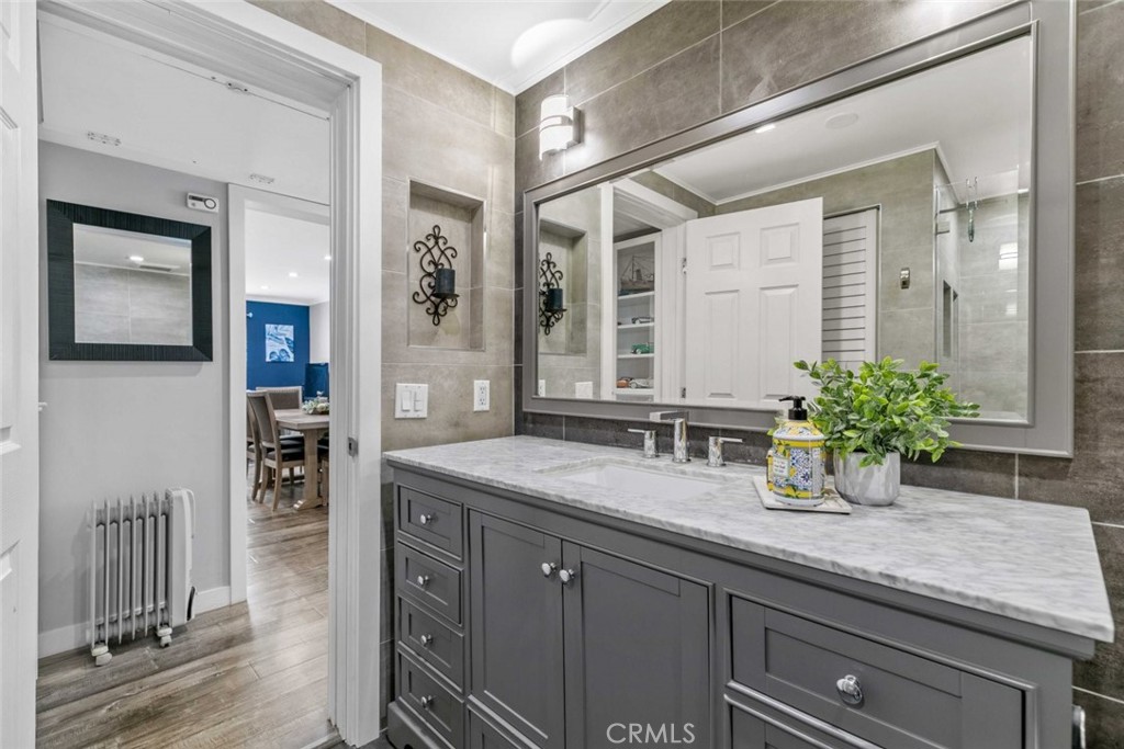 600 W Stocker Street 208