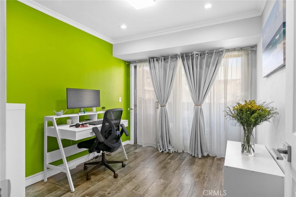 600 W Stocker Street 208