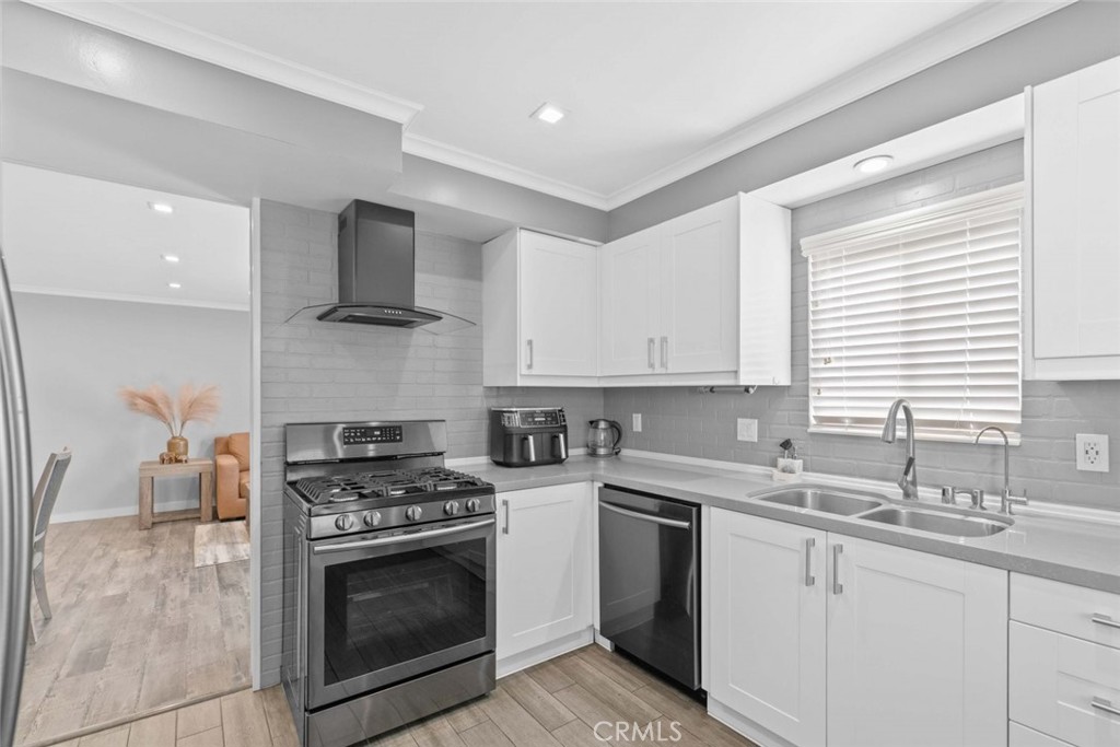 600 W Stocker Street 208