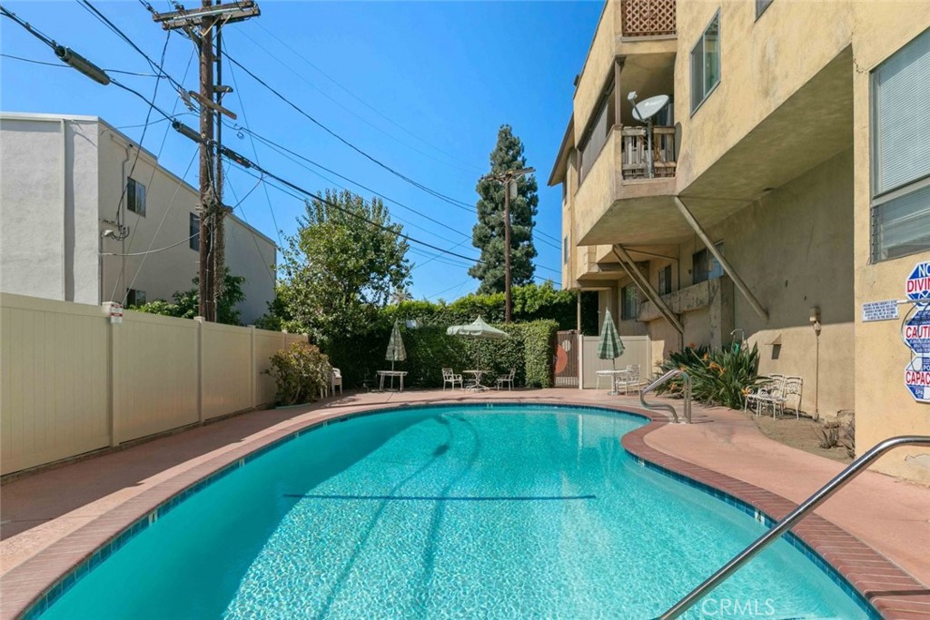 600 W Stocker Street 208