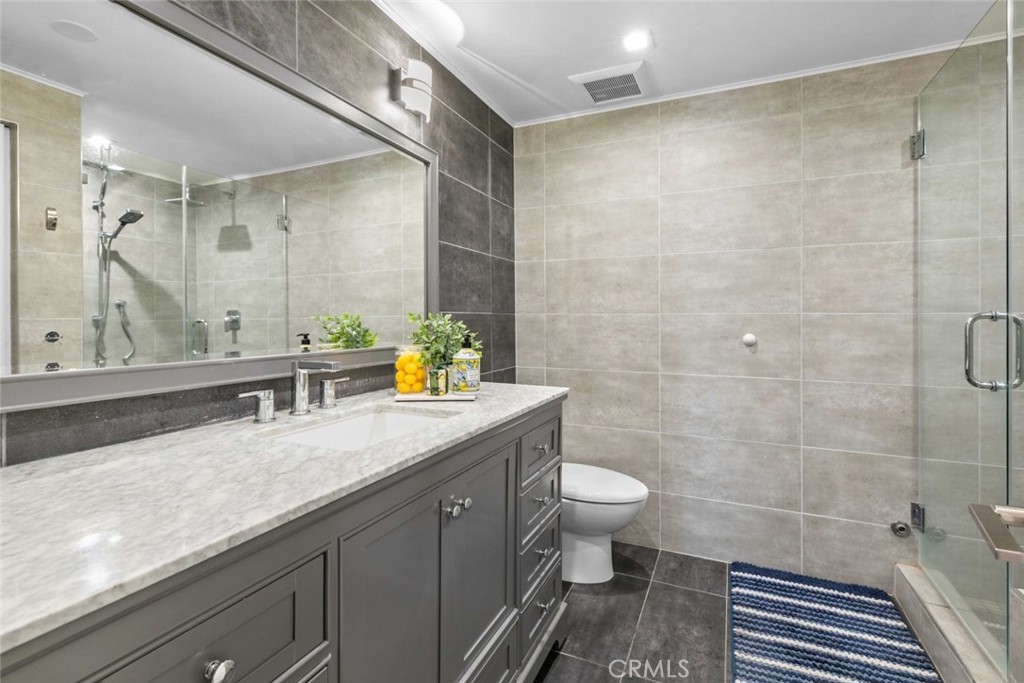 600 W Stocker Street 208