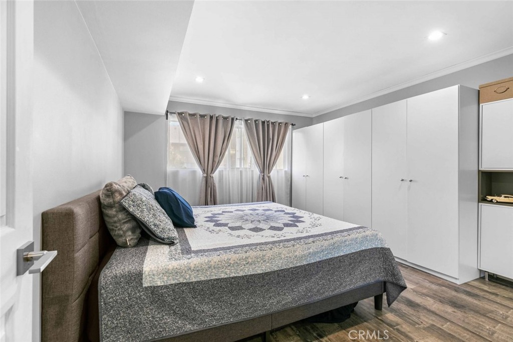 600 W Stocker Street 208