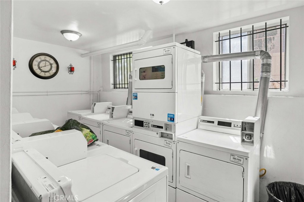 600 W Stocker Street 208