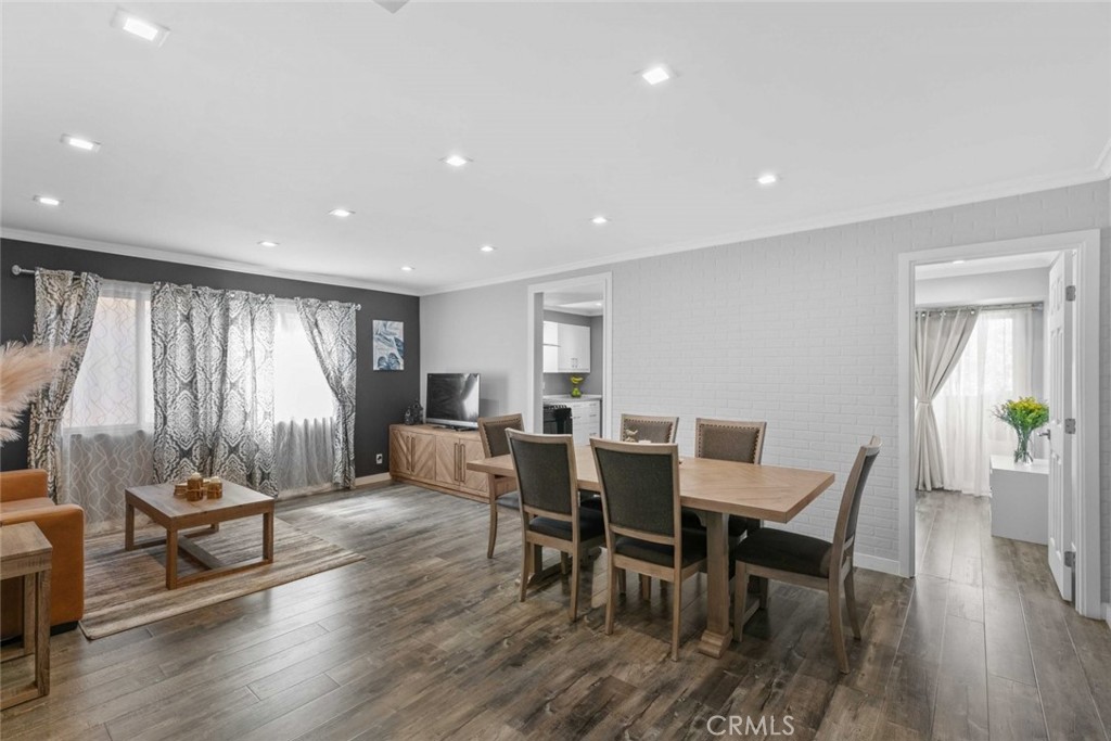 600 W Stocker Street 208