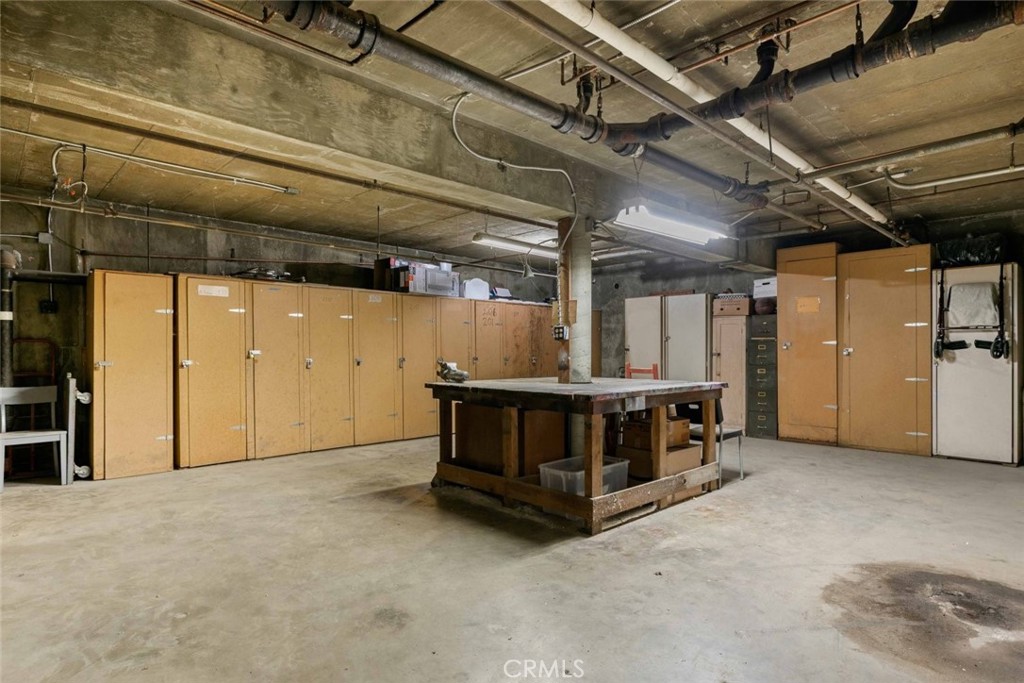 600 W Stocker Street 208