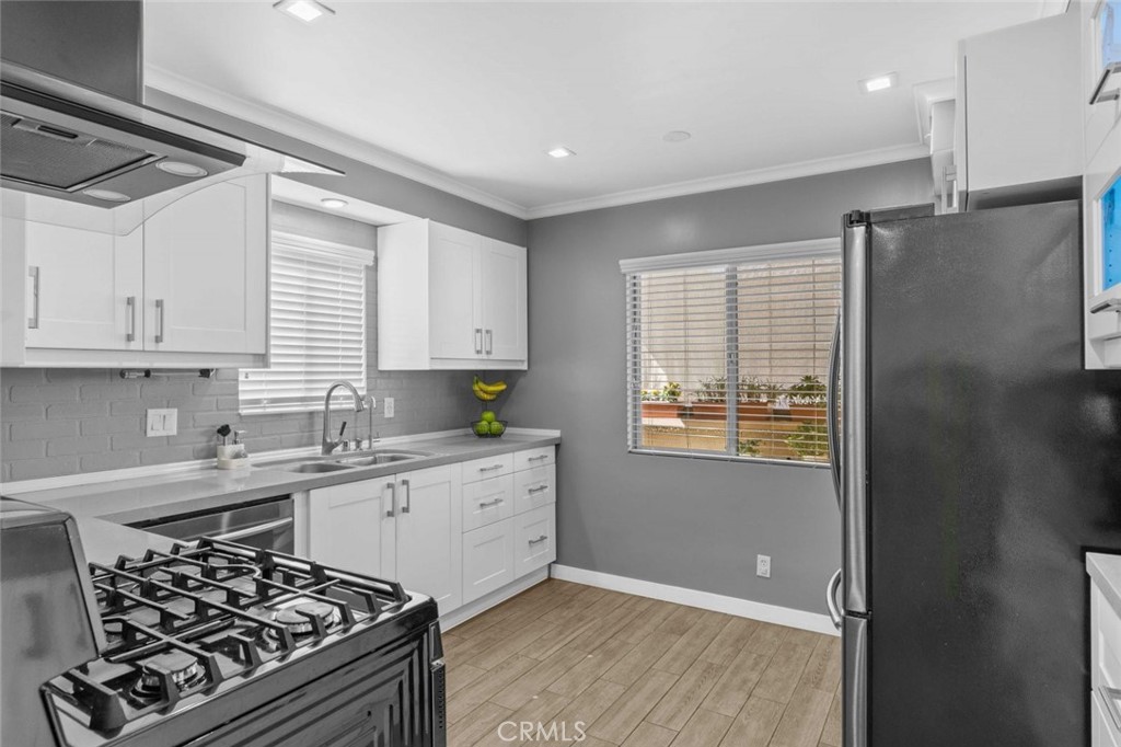 600 W Stocker Street 208