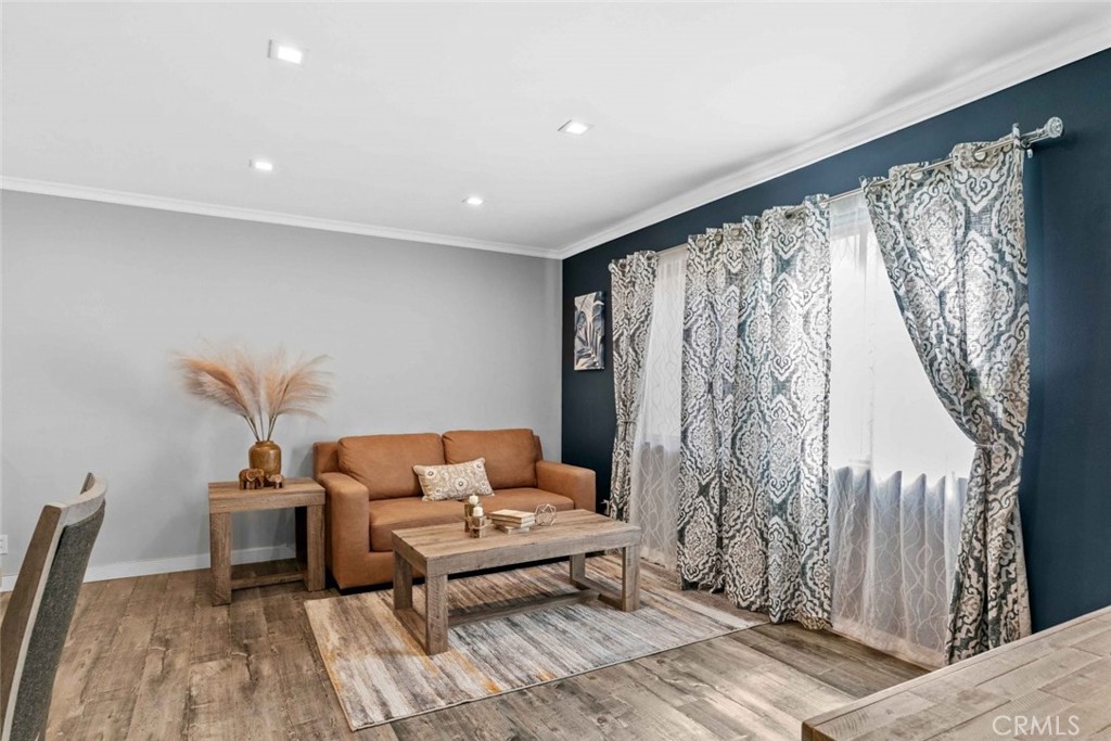 600 W Stocker Street 208