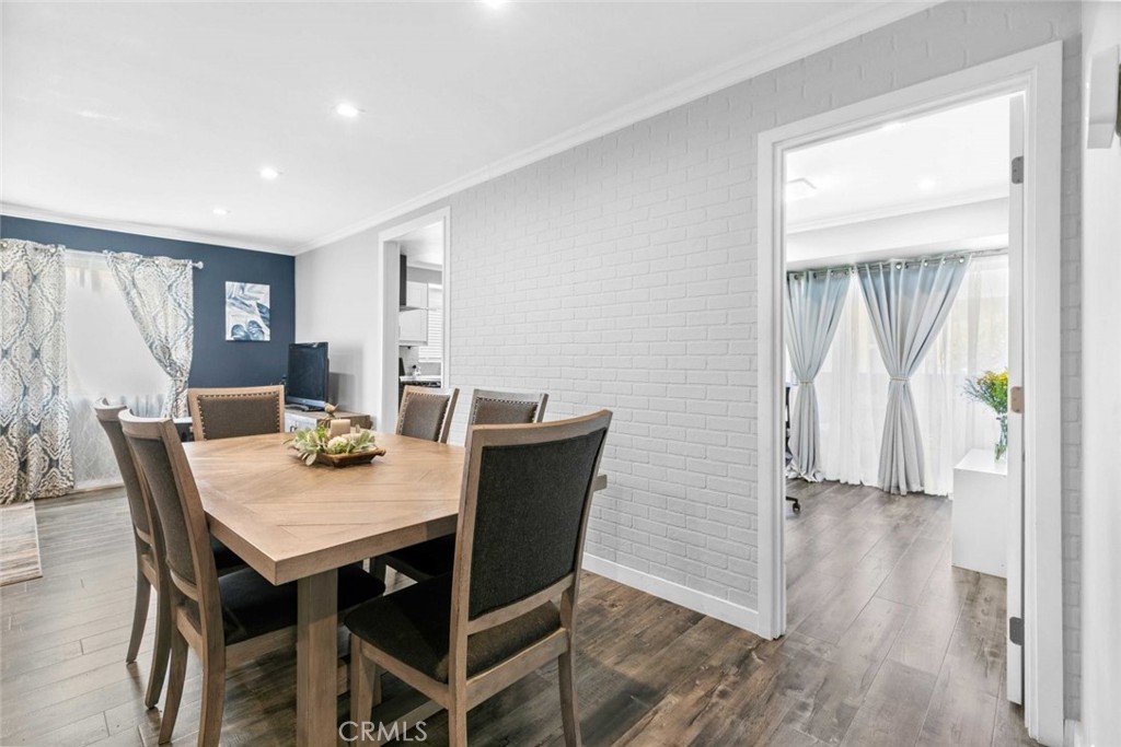 600 W Stocker Street 208