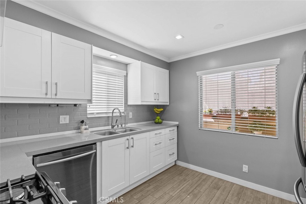 600 W Stocker Street 208