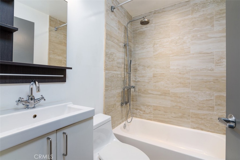 151 N Maple Street 210