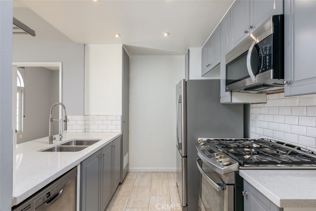 151 N Maple Street 210