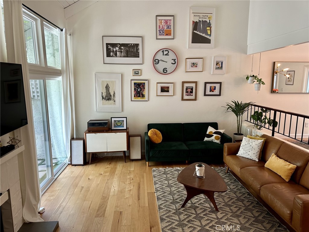 11738 Moorpark Street L