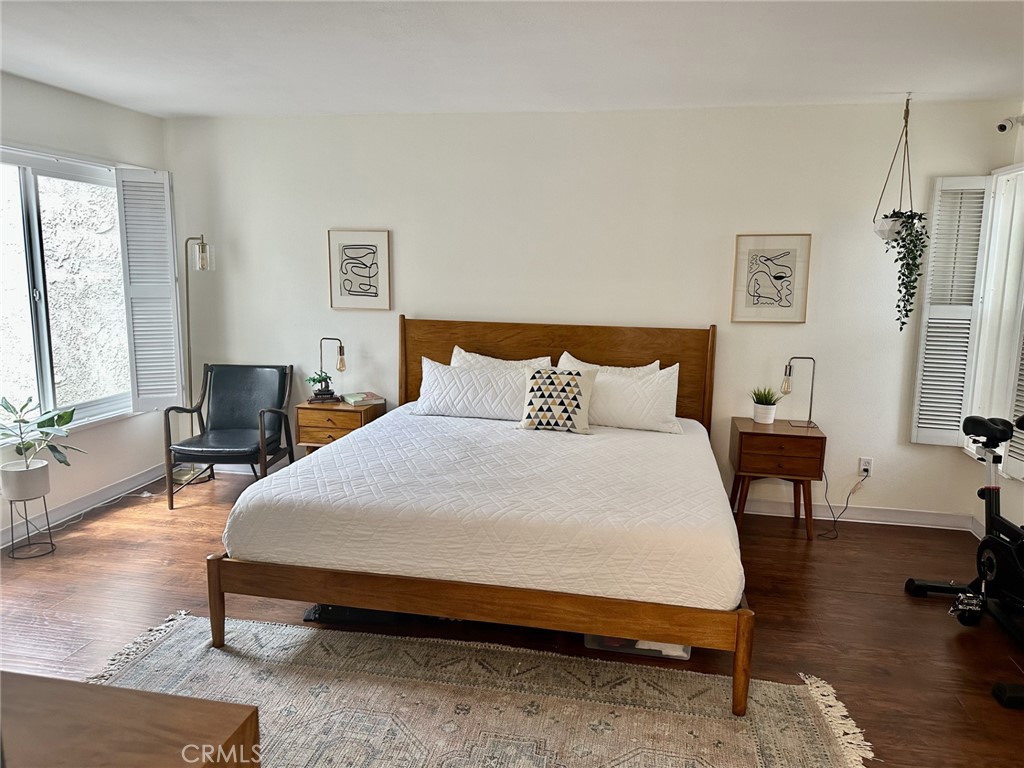 11738 Moorpark Street L