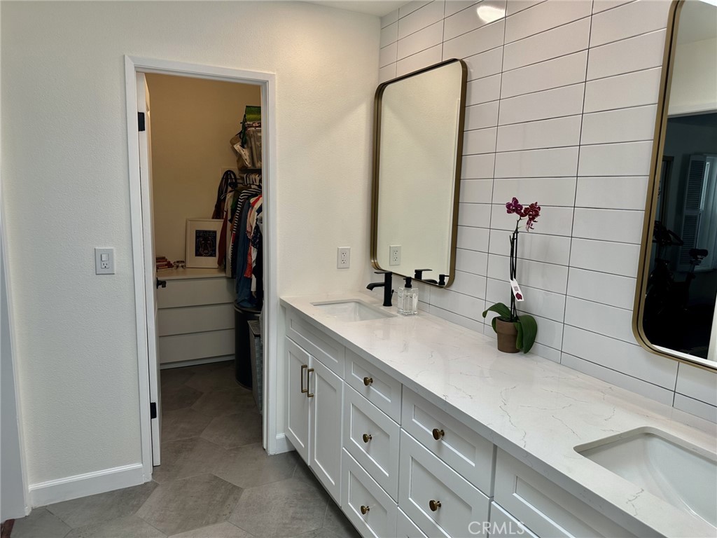 11738 Moorpark Street L