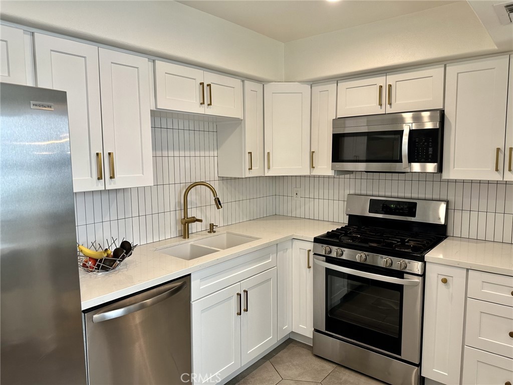 11738 Moorpark Street L