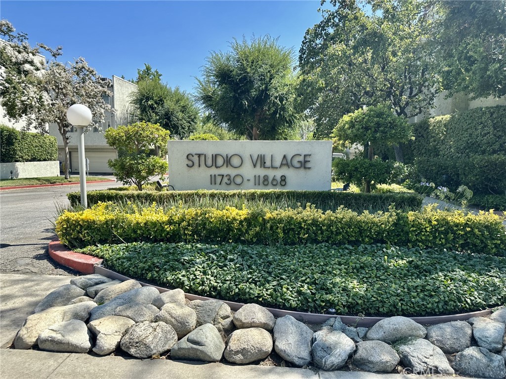 11738 Moorpark Street L